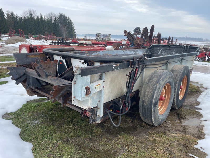 Manure Equipment  New Idea 3732 Manure Spreader - Single Beater Photo